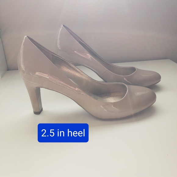 COPY - Nude Bandolino Closed Toe Heels - Picture 7 of 7